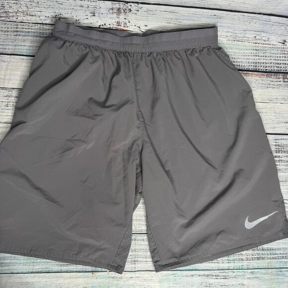 Nike Men’s Dri-FIT Training Shorts Gray Medium 9" Inseam - Picture 1 of 3